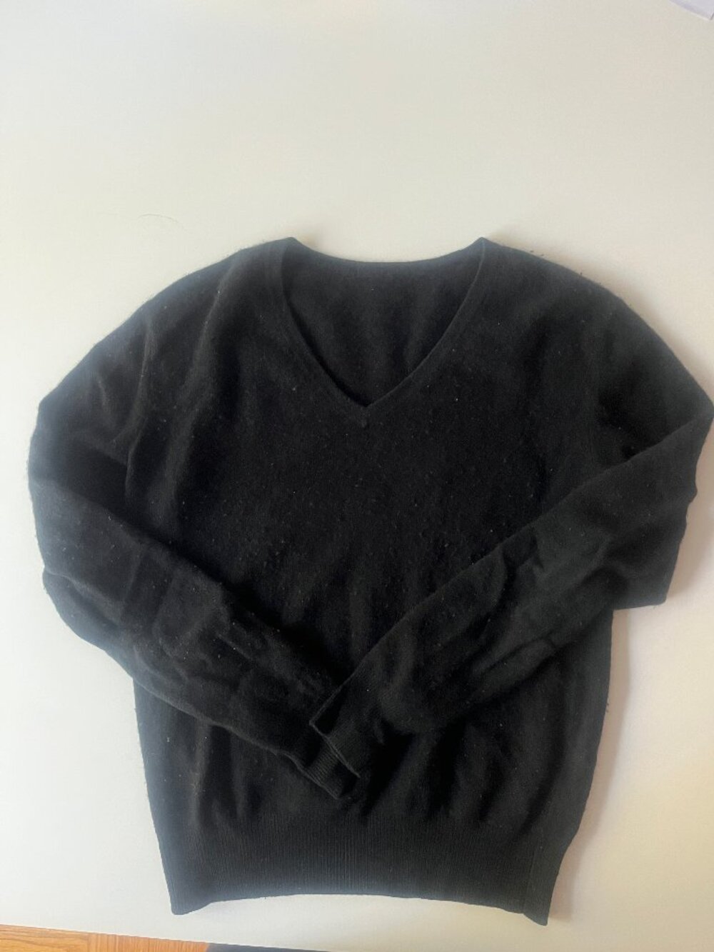 Black cashmere Naadam v-neck sweater size small